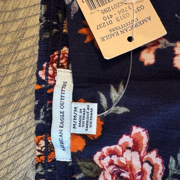 American Eagle Dark Blue Shorts with Pink Rose Print - Picture 2 of 9